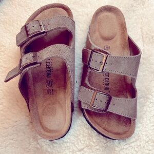 Project Cloud Venita Genuine Leather Mule/Clogs Tan Sandals
Size 8